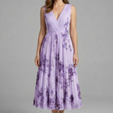 Ärmelloses Damenkleid mit V-Ausschnitt und plissiertem Rock