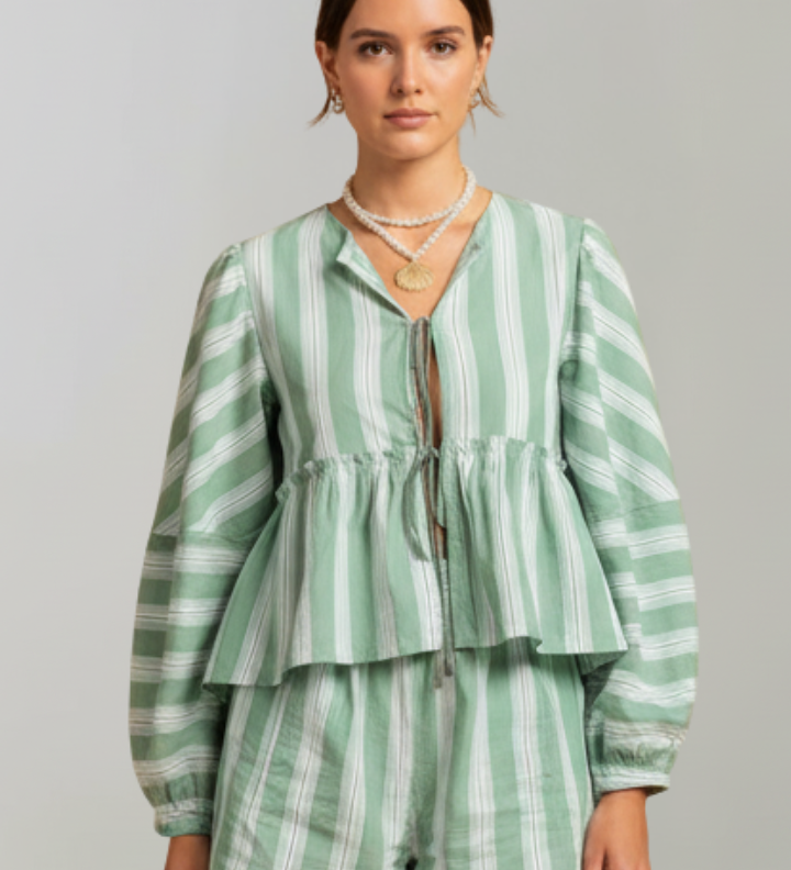 Damen gestreiftes Langarmoberteil und hochgeschnittenes Shorts-Set