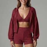 Drei-teiliger Damenanzug mit Kapuzenjacke und Shorts
