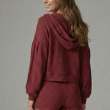 Drei-teiliger Damenanzug mit Kapuzenjacke und Shorts