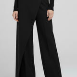 Damenhose mit asymmetrischer Front und geraden Beinen