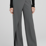Damenhose mit asymmetrischer Front und geraden Beinen