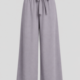 Damenhose mit Bindegürtel und weitem Bein