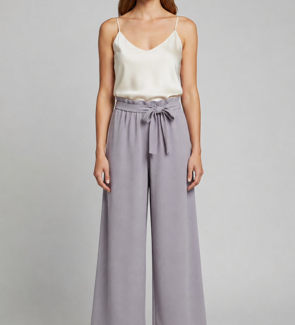 Damenhose mit Bindegürtel und weitem Bein