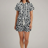 Damen Zweiteiliges Set mit Kapuzenoberteil und elastischen Shorts