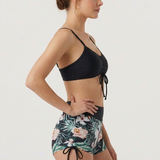 Zweiteiliges Damen-Badeanzug-Set mit gerafftem Top und Blumen-Shorts