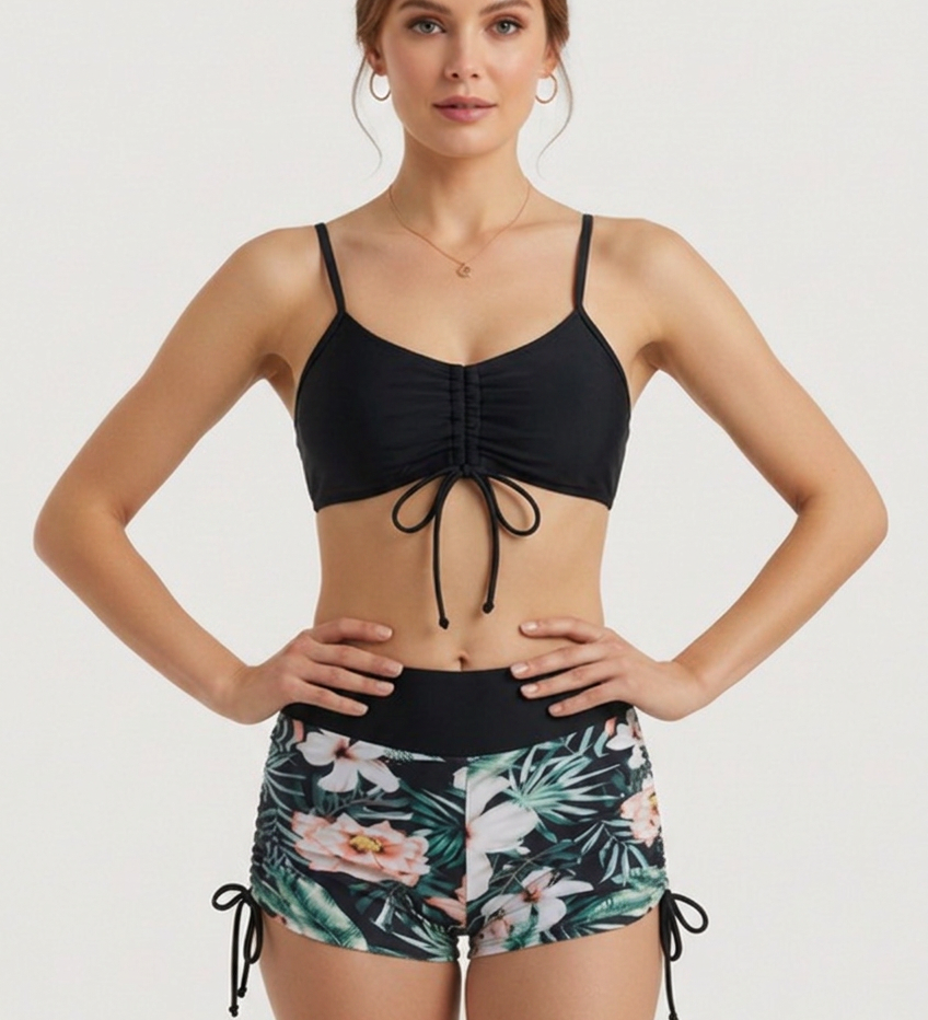 Zweiteiliges Damen-Badeanzug-Set mit gerafftem Top und Blumen-Shorts