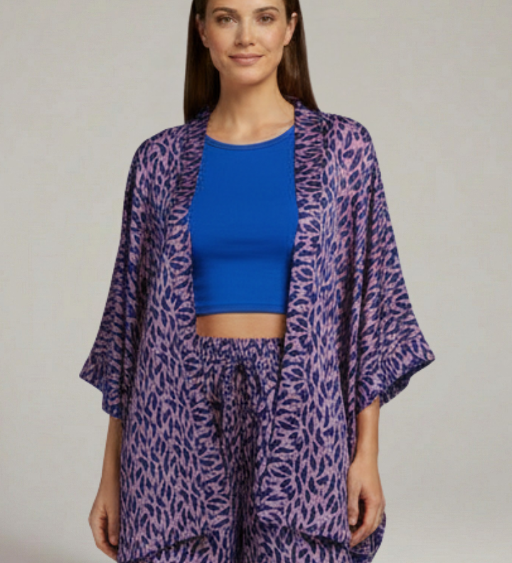 Damen Zwei-Teiler mit offener Jacke und Shorts