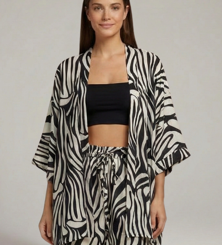 Damen Zwei-Teiler mit offener Jacke und Shorts