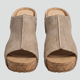 Damen Wedge Sandalen mit Nietenriemen und gepolsterter Innensohle