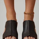 Damen Wedge Sandalen mit Nietenriemen und gepolsterter Innensohle