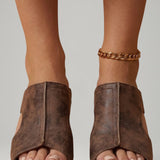 Damen Wedge Sandalen mit Nietenriemen und gepolsterter Innensohle