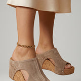 Damen Wedge Sandalen mit Nietenriemen und gepolsterter Innensohle