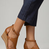 Damen Wedge Sandalen mit T-Riemen und gepolstertem Fußbett